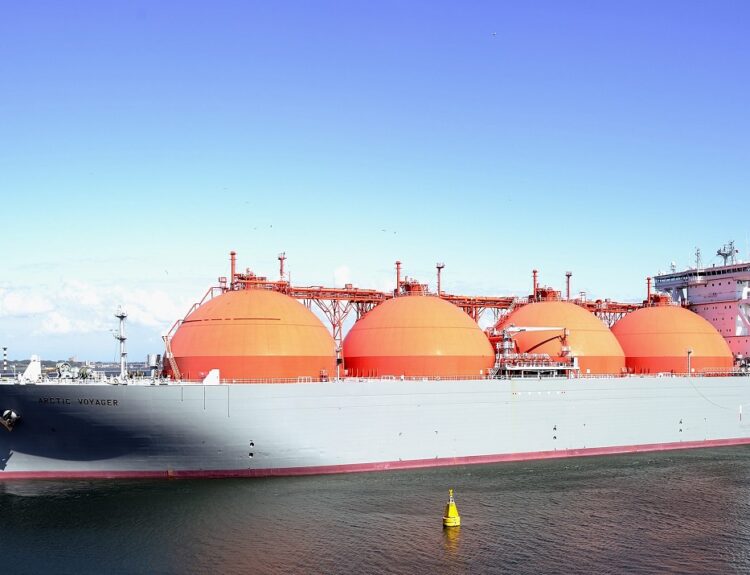 Lng tanker © EPA/Lex van Lieshout