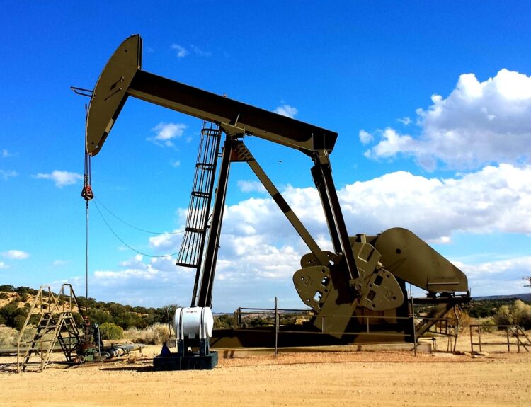 Διυλιστήριο πετρελαίου ©pixabay
