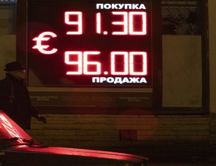 Χρήματα, Ρωσία © EPA/ANATOLY MALTSEV