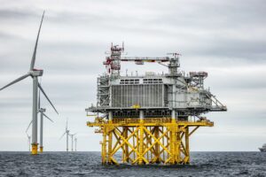 Υπεράκτια αιολικά πάρκα © EPA/JEFFREY GROENEWEG