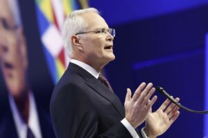 O CEO της Exxon Mobil, Darren Woods © EPA/JOHN G. MABANGLO