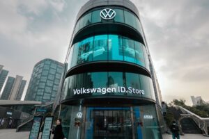 Volkswagen στην Κίνα © EPA/ALEX PLAVEVSKI