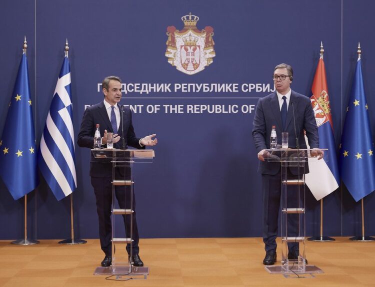 Ο πρωθυπουργός, Κυριάκος Μητσοτάκης (μαζί με τον Πρόεδρο της Σερβίας, Αλεξάνταρ Βούτσιτς © ΑΠΕ-ΜΠΕ/ΓΡΑΦΕΙΟ ΤΥΠΟΥ ΠΡΩΘΥΠΟΥΡΓΟΥ/ΔΗΜΗΤΡΗΣ ΠΑΠΑΜΗΤΣΟΣ