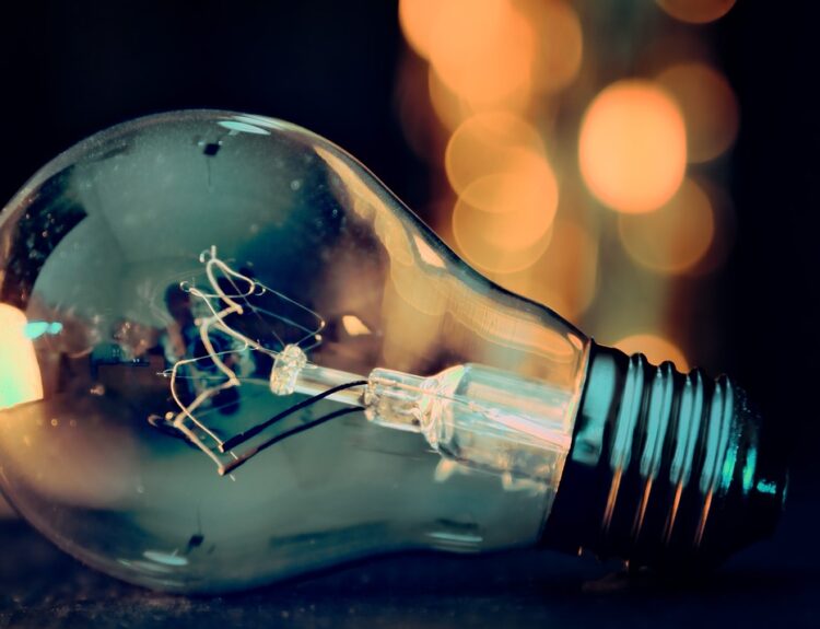 Λάμπα ©pixabay