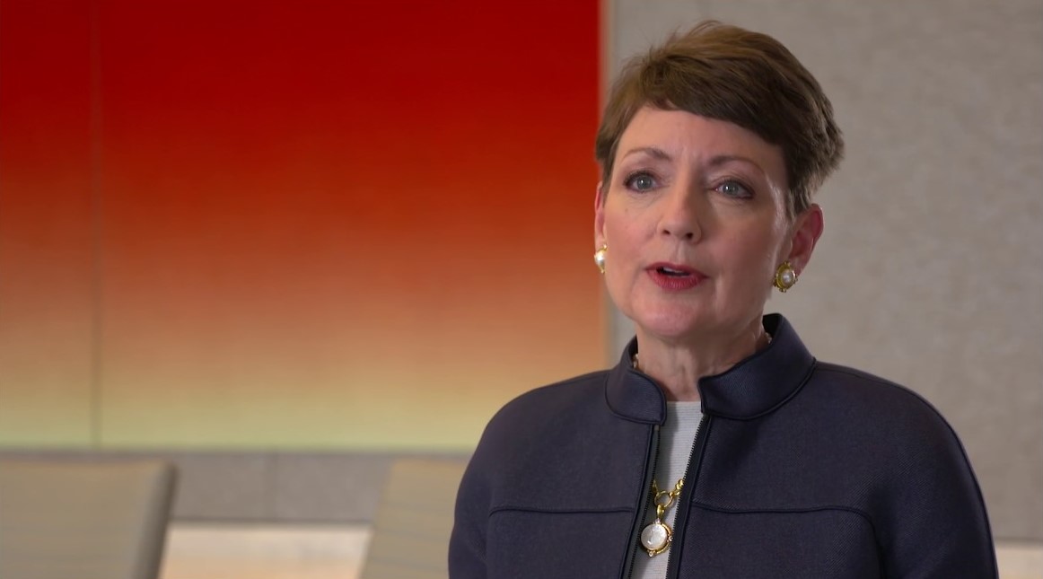 Η CEO της Duke Energy, Lynn Good © Youtube/Printscreen