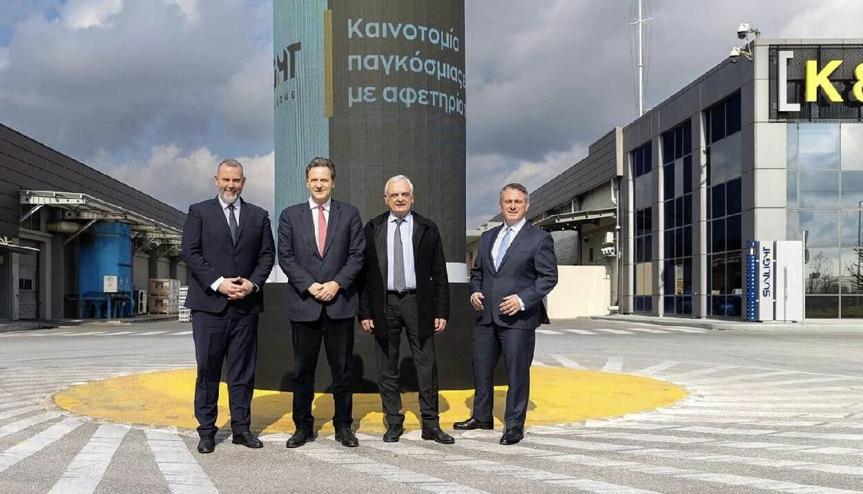 Η επίσκεψη Σκυλακάκη στις βιομηχανικές εγκαταστάσεις της Sunlight © ΔΤ