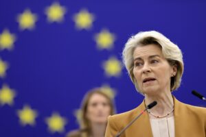 H Ούρσουλα Φον ντερ Λάιεν © EPA/RONALD WITTEK