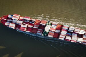 Πλοίο, εμπορεύματα © EPA/OLIVIER HOSLET