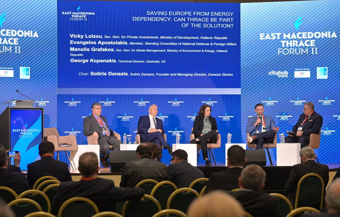 Από αριστερά: Μανώλης Γραφάκος, Γενικός Γραμματέας Διαχείρισης Αποβλήτων, Υπουργείο Περιβάλλοντος & Ενέργειας, Ευάγγελος Αποστολάκης, Μέλος της Διαρκούς Επιτροπής Εθνικής Άμυνας & Εξωτερικών Υποθέσεων, Βίκυ Λοΐζου, Γενική Γραμματέας Ιδιωτικών Επενδύσεων, Υπουργείο Ανάπτυξης και Επενδύσεων, Γιώργος Κοπανάκης, Τεχνικός Διευθυντής, Gastrade S.A., Σωτήρης Δανέζης, Ιδρυτής και Διευθύνων Σύμβουλος, Danezis Stories © ΔΤ