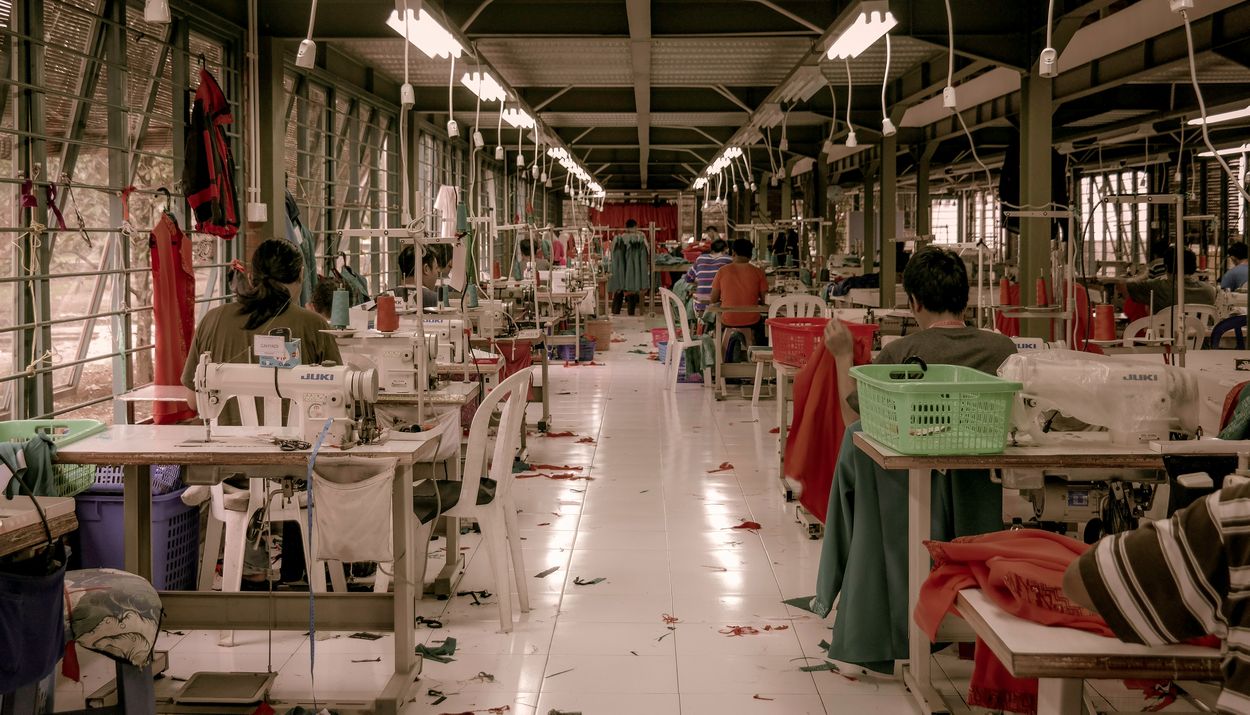 Βιομηχανία γρήγορης μόδας (fast fashion) © Unsplash