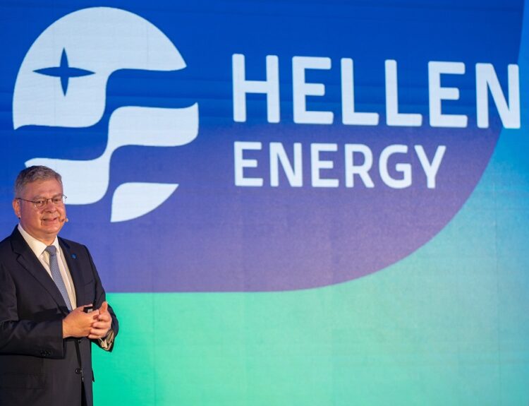 Ο CEO της HELLENiQ ENERGY κ. Ανδρέας Σιάμισιης ανακοινώνει τη δημιουργία της ΕΚΟ Energy ©ΔΤ