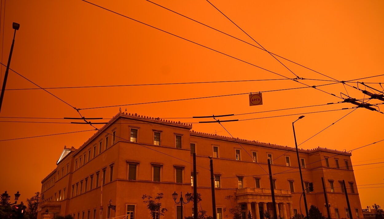 Αφρικανική σκόνη στην Αθήνα © ΤΑΤΙΑΝΑ ΜΠΟΛΑΡΗ/EUROKINISSI