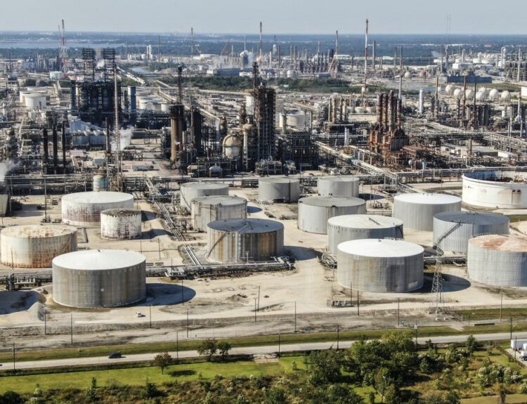 Διυλιστήριο της Exxon Mobil © EPA/TANNEN MAURY