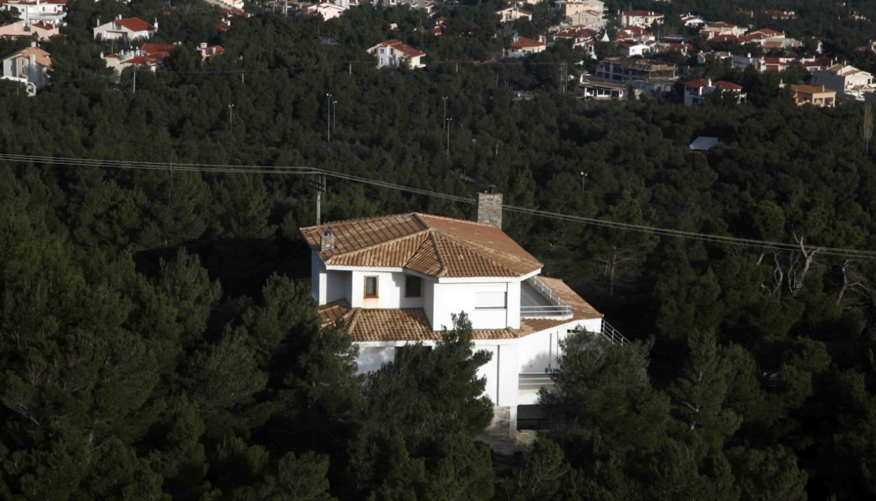 Εκτός σχεδίου δόμηση στην πλαγιά της Πάρνηθας, αυθαίρετα © Eurokinissi / / ΧΑΣΙΑΛΗΣ ΒΑΪΟΣ