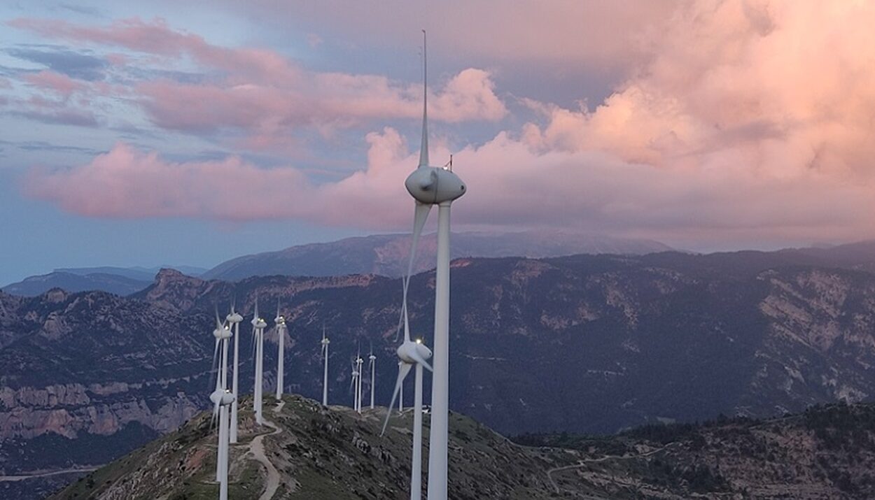 Ανεμογεννήτρια ©eletaen.gr