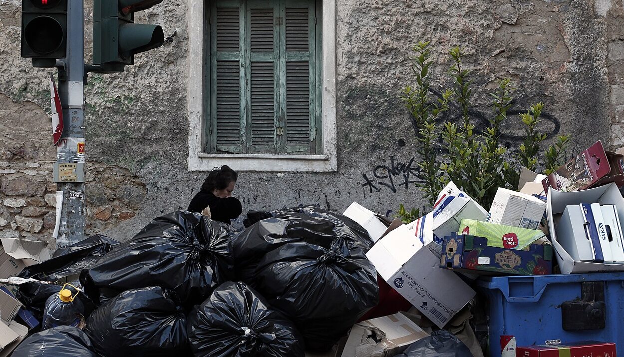 Απορρίματα στην πόλη ©ΑΠΕ-ΜΠΕ/ΑΠΕ-ΜΠΕ/ΑΛΚΗΣ ΚΩΝΣΤΑΝΤΙΝΙΔΗΣ