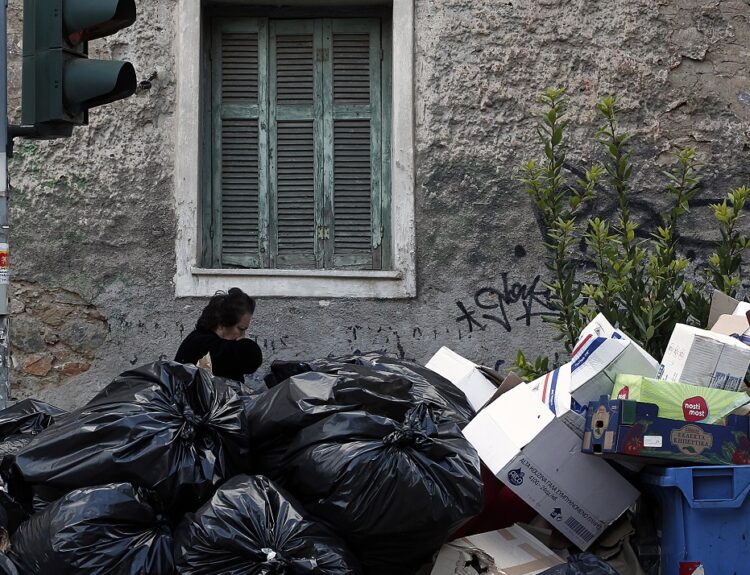 Απορρίματα στην πόλη ©ΑΠΕ-ΜΠΕ/ΑΠΕ-ΜΠΕ/ΑΛΚΗΣ ΚΩΝΣΤΑΝΤΙΝΙΔΗΣ