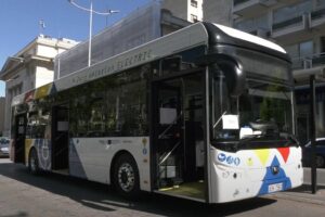 Το ηλεκτρικό λεωφορείο στη Θεσσαλονίκη © ΑΠΕ
