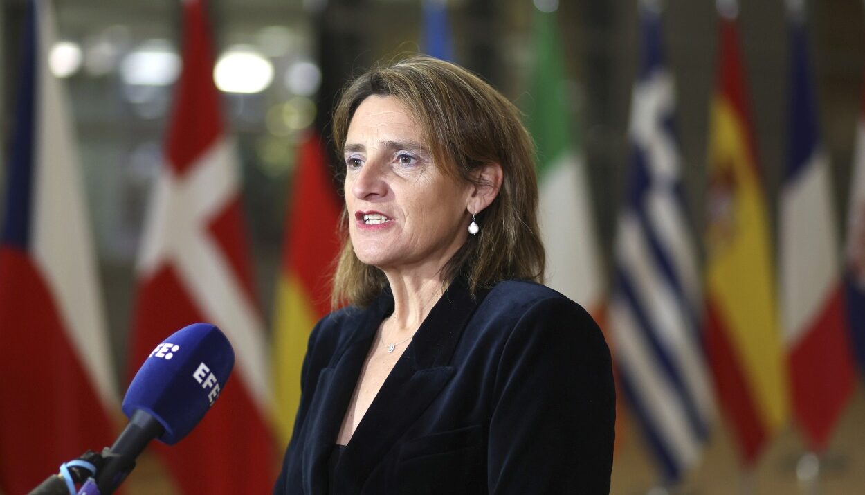 Η αντιπρόεδρος της ισπανικής κυβέρνησης Τερέζα Ριμπέρα © EPA/OLIVIER HOSLET
