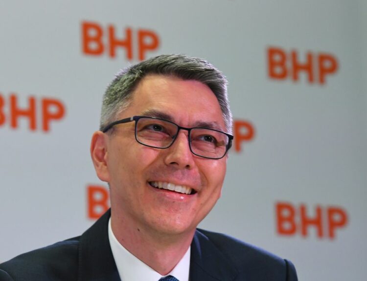 Ο διευθύνων σύμβουλος της BHP Μάικ Χένρι © EPA/JAMES ROSS AUSTRALIA AND NEW ZEALAND OUT
