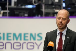 Ο διευθύνων σύμβουλος της Siemens Energy Κρίστιαν Μπρουχ ©EPA/RONALD WITTEK