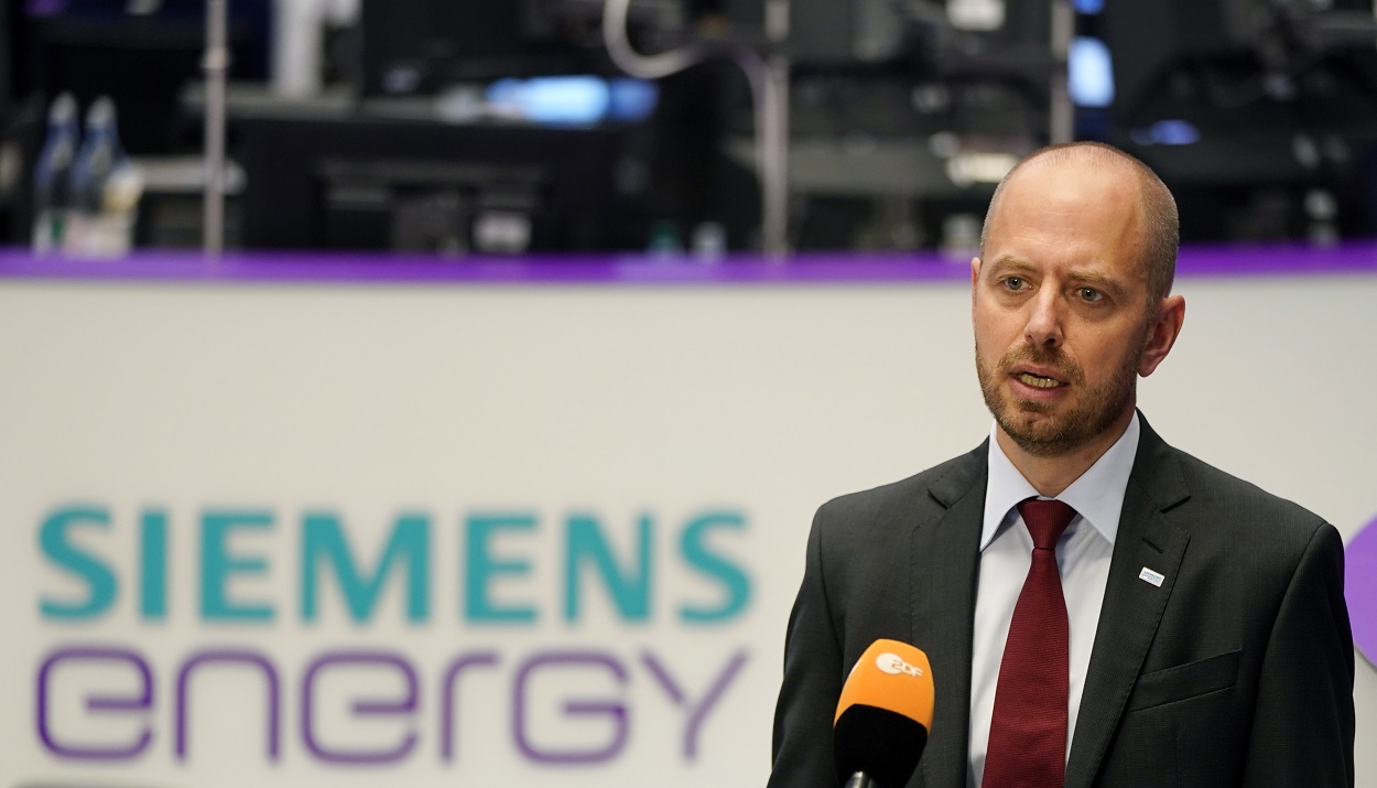 Ο διευθύνων σύμβουλος της Siemens Energy Κρίστιαν Μπρουχ ©EPA/RONALD WITTEK