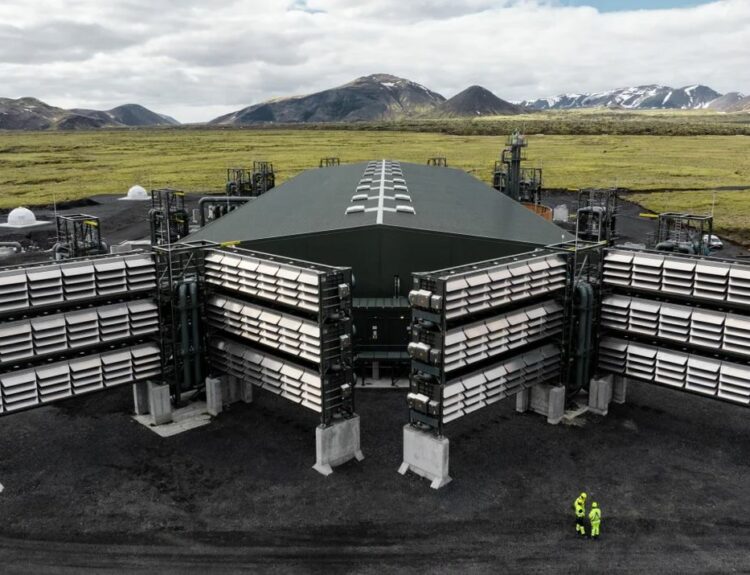 Η Climeworks θέτει σε λειτουργία τη μεγαλύτερη μονάδα άμεσης δέσμευσης αέρα στον κόσμο © climeworks