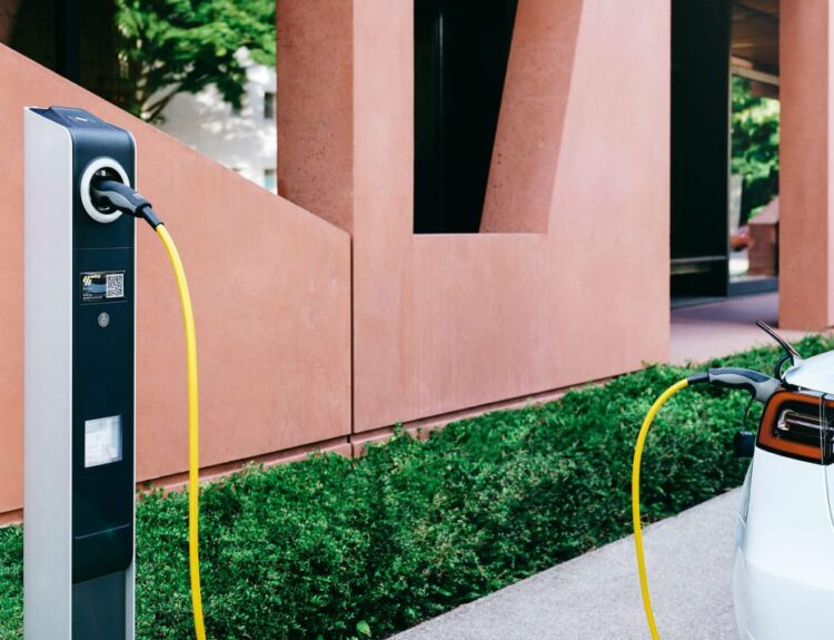 Σημείο φόρτισης ηλεκτρικών αυτοκινήτων Wirelane © wirelane