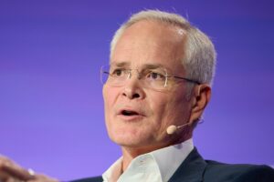 Ο CEO της Exxon Mobil, Ντάρεν Γουντς © EPA/ALLISON DINNER
