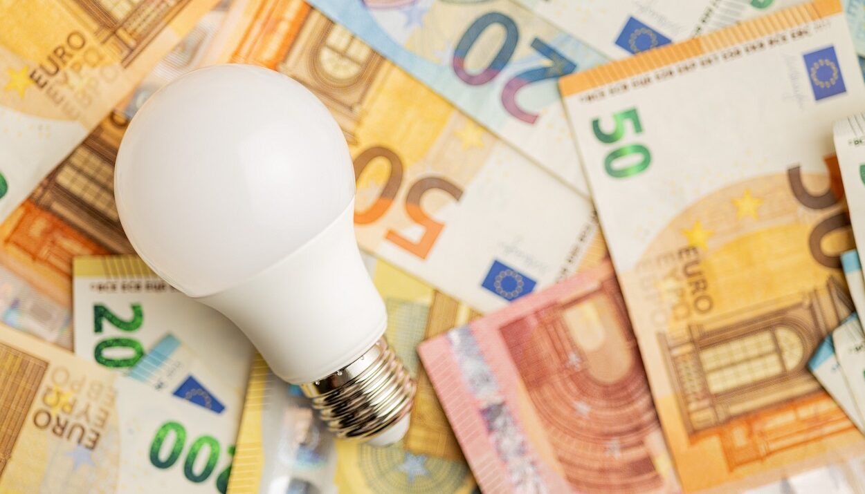 Ηλεκτρικό ρεύμα, λογαριασμοί, πληρωμές © 123rf