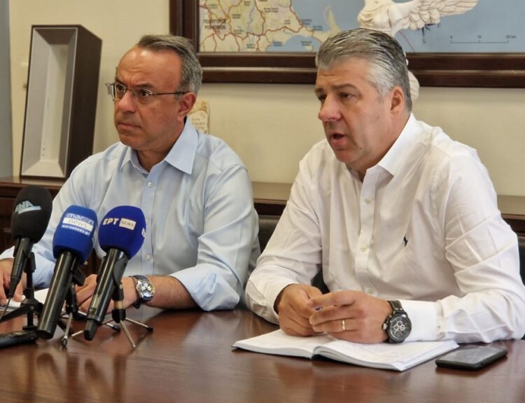 ο Υπουργός Υποδομών και Μεταφορών, Χρήστος Σταϊκούρας, μαζί με τον Περιφερειάρχη Ανατολικής Μακεδονίας και Θράκης, Χριστόδουλο Τοψίδη © ΔΤ