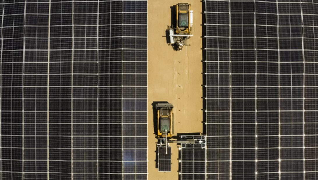 Ρομπότ σε φωτοβολταϊκά πάρκα © www.plantedsolar.com
