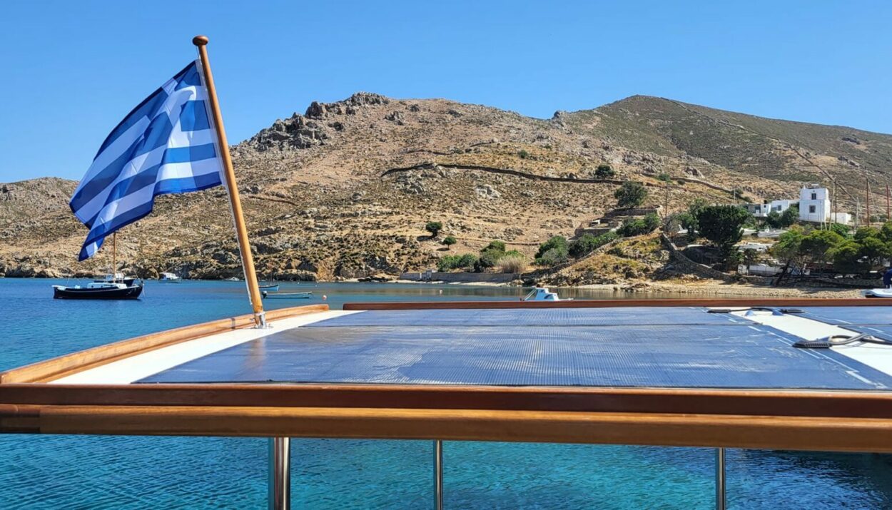 Ηλεκτροκίνητο σκάφος στο δήμο Χάλκης © ΑΠΕ