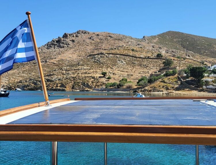 Ηλεκτροκίνητο σκάφος στο δήμο Χάλκης © ΑΠΕ