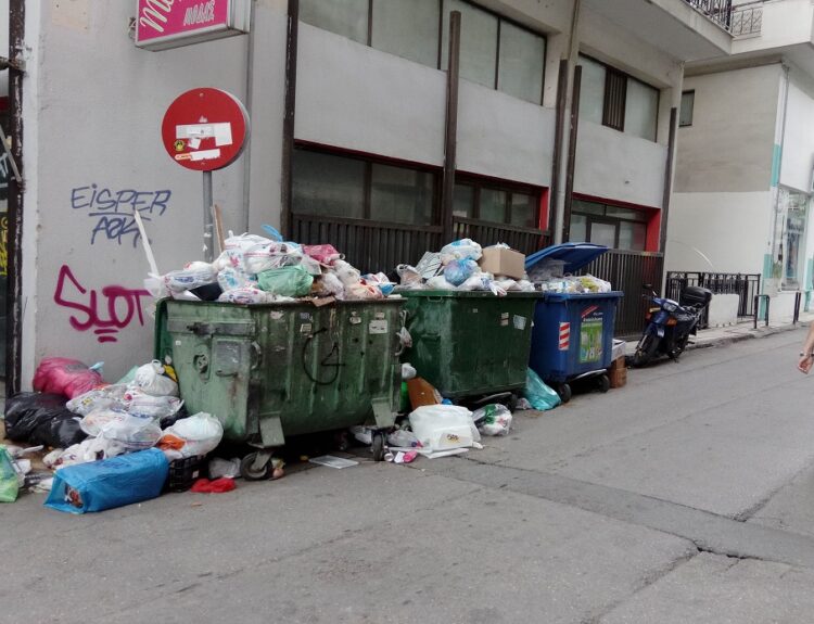 Κάδοι απορριμμάτων © Eurokinissi