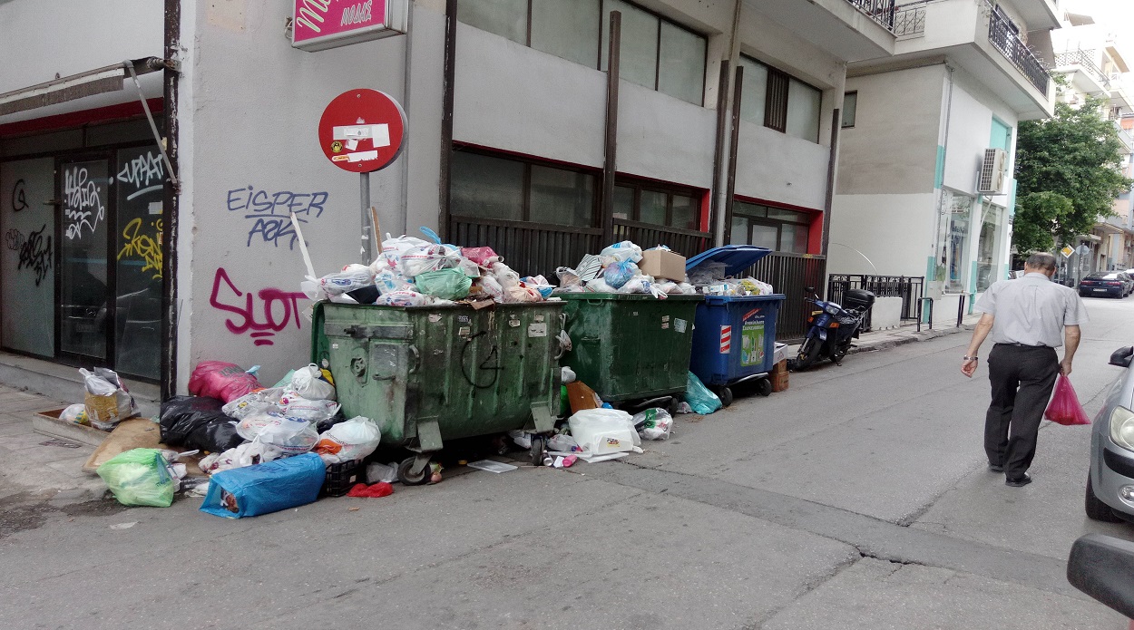 Κάδοι απορριμμάτων © Eurokinissi