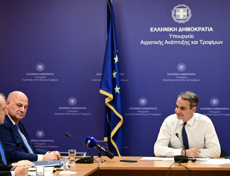 Ο Κυριάκος Μητσοτάκης, κατά την επίσκεψή του στο υπουργείο Αγροτικής Ανάπτυξης © Eurokinissi