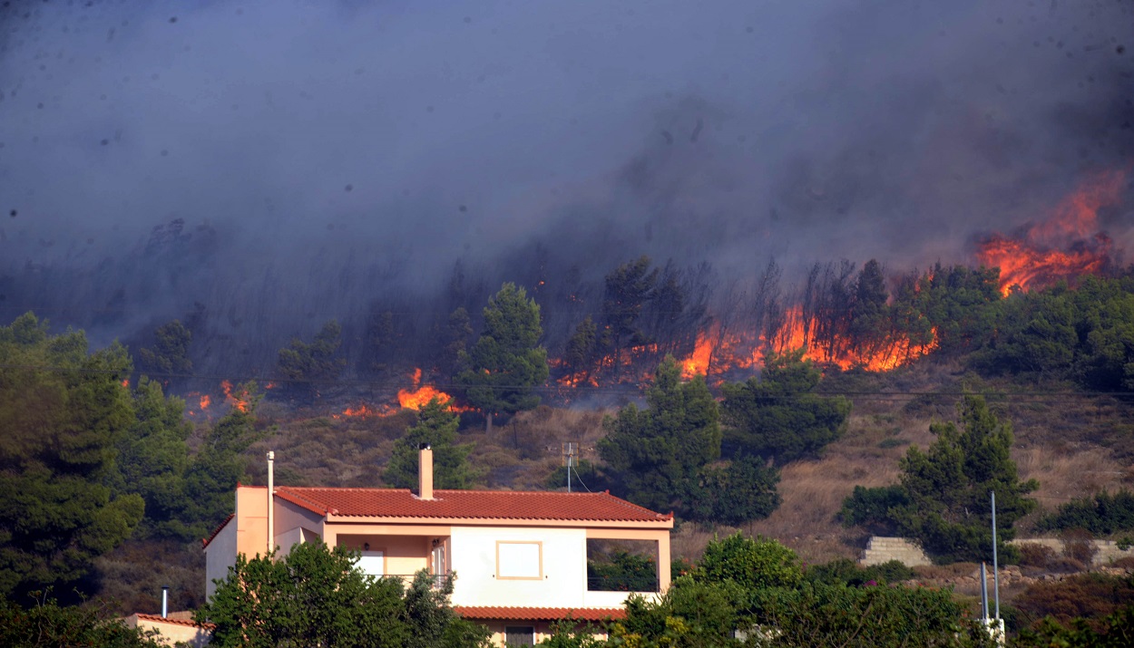 Πυρκαγιά στην Ανατολική Αττική © Eurokinissi