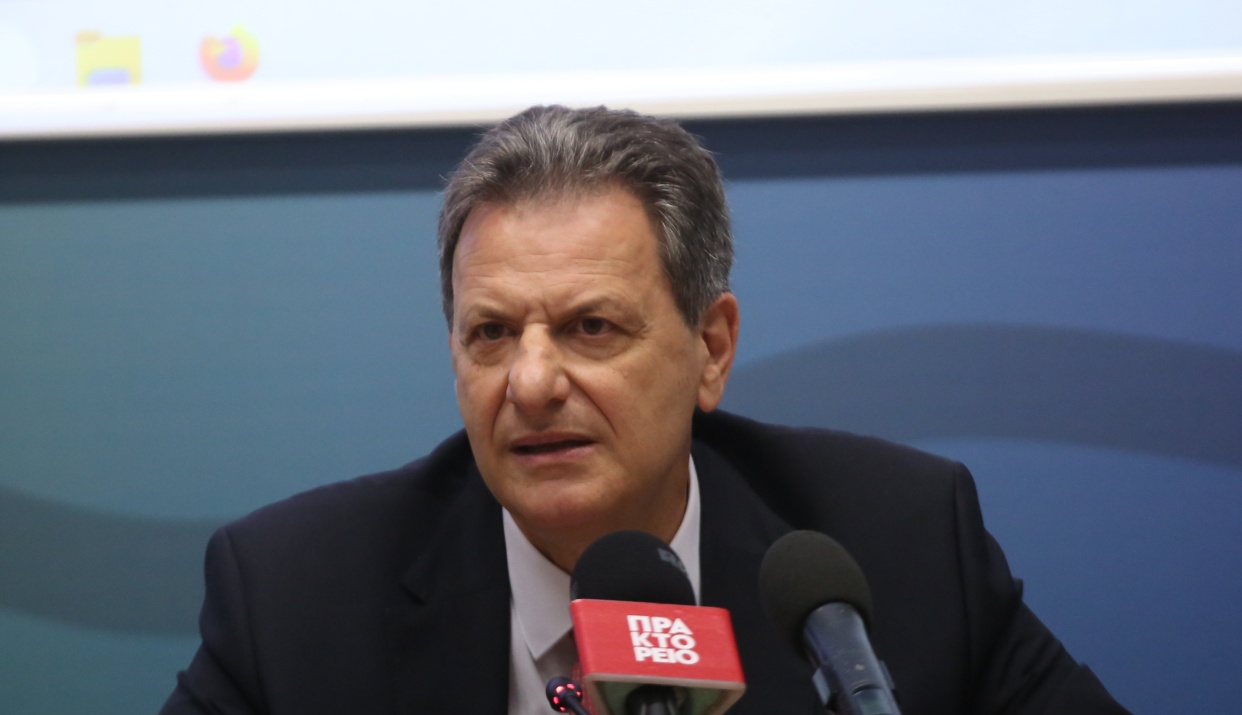 Ο υπουργός Περιβάλλοντος και Ενέργειας Θεόδωρος Σκυλακάκης, παρουσιάζει σε συνέντευξη Τύπου την πορεία υλοποίησης πρωτοβουλιών σχετικών με την πυροπροστασία, © ΑΠΕ-ΜΠΕ/ ΟΡΕΣΤΗΣ ΠΑΝΑΓΙΩΤΟΥ
