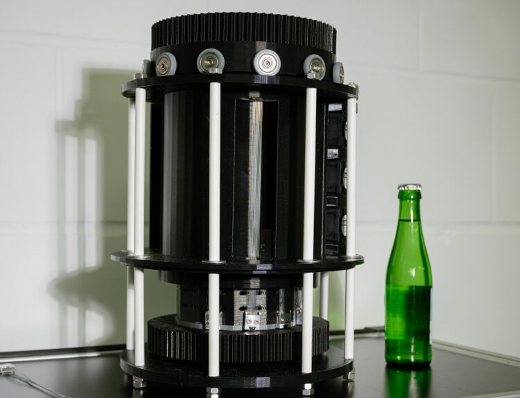 Ελαστικοθερμική ©https://www.uni-saarland.de/aktuell/hannover-messe-elastocaloric-cooling-refrigerator-30894.html