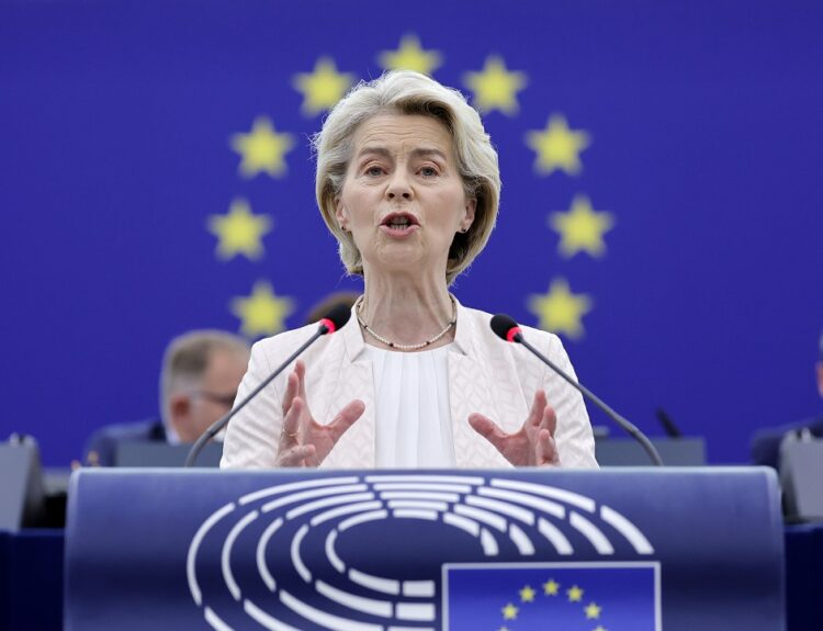 ΟΥΡΣΟΥΛΑ ΦΟΝ ΝΤΕΡ ΛΑΙΕΝ © EPA/RONALD WITTEK