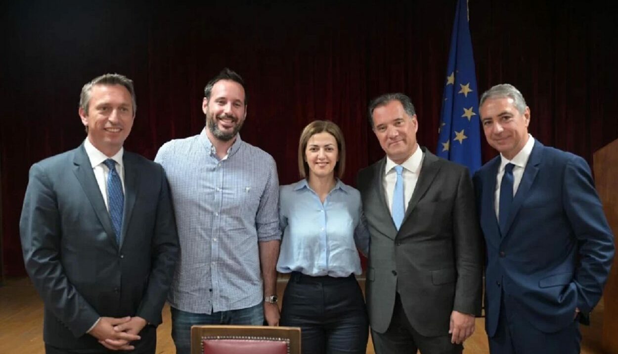 Ο Υπουργός Υγείας Άδωνις Γεωργιάδης και η Αναπληρώτρια Υπουργός Υγείας Ειρήνη Αγαπηδάκη © www.moh.gov.gr/
