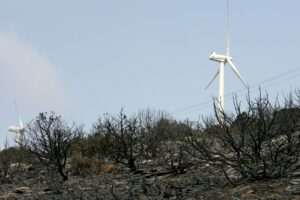 Ανεμογεννήτρια σε πυρκαγιά ©ΑΠΕ ΜΠΕ/ΑΠΕ ΜΠΕ/ΠΑΝΤΕΛΗΣ ΣΑΪΤΑΣ