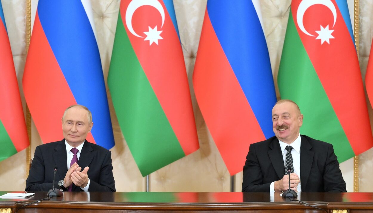 ΒΛΑΝΤΙΜΙΡ ΠΟΥΤΙΝ ΚΑΙ ΙΛΧΑΜ ΑΛΙΓΙΕΦ © EPA/GRIGORY SYSOEV / SPUTNIK / KREMLIN POOL MANDATORY CREDIT