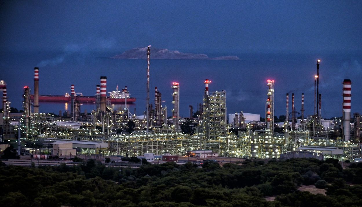 Φωτιά σε μονάδα της Motor Oil © Eurokinissi