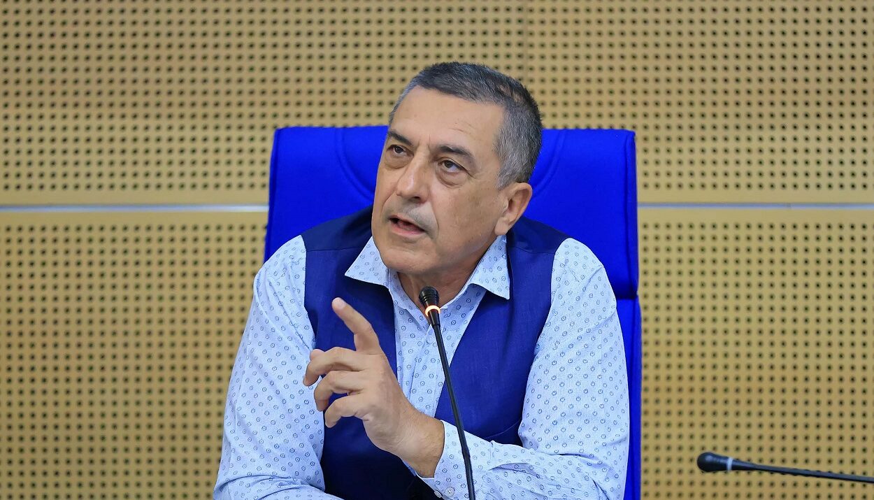 Ο ΠΕΡΙΦΕΡΕΙΑΡΧΗΣ ΘΕΣΣΑΛΙΑΣ ΔΗΜΗΤΡΗΣ ΚΟΥΡΕΤΑΣ