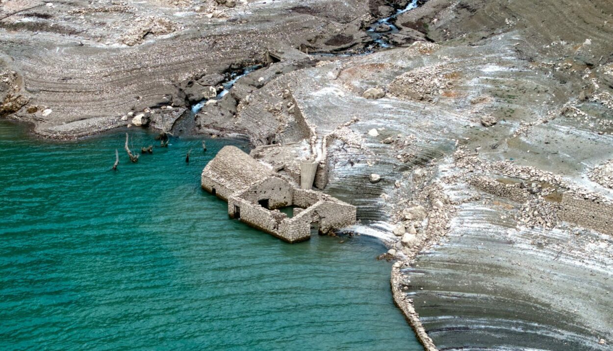 Στερεύει ο Μόρνος λόγω της λειψυδρίας ©EUROKINISSI