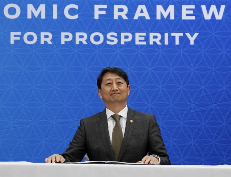 DUKGEUN AHN ΤΗΣ ΚΟΡΕΑΣ