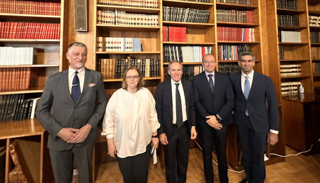 Η Italgas, η Εθνική Τράπεζα της Ελλάδος και τα Γενικά Αρχεία του Κράτους Υπογράφουν Συμφωνία: Ιστορία και Καινοτομία Συναντιούνται Μέσω Ψηφιοποίησης © ΔΤ