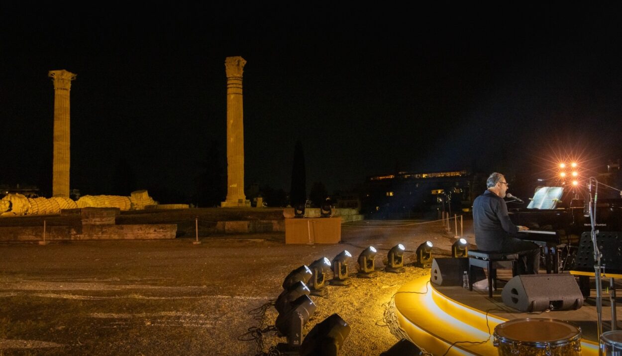 Το «Ταξίδι στο Φως» του Σταύρου Ξαρχάκου συνεχίζεται και το φετινό καλοκαίρι με την υποστήριξη της Metlen © Metlen